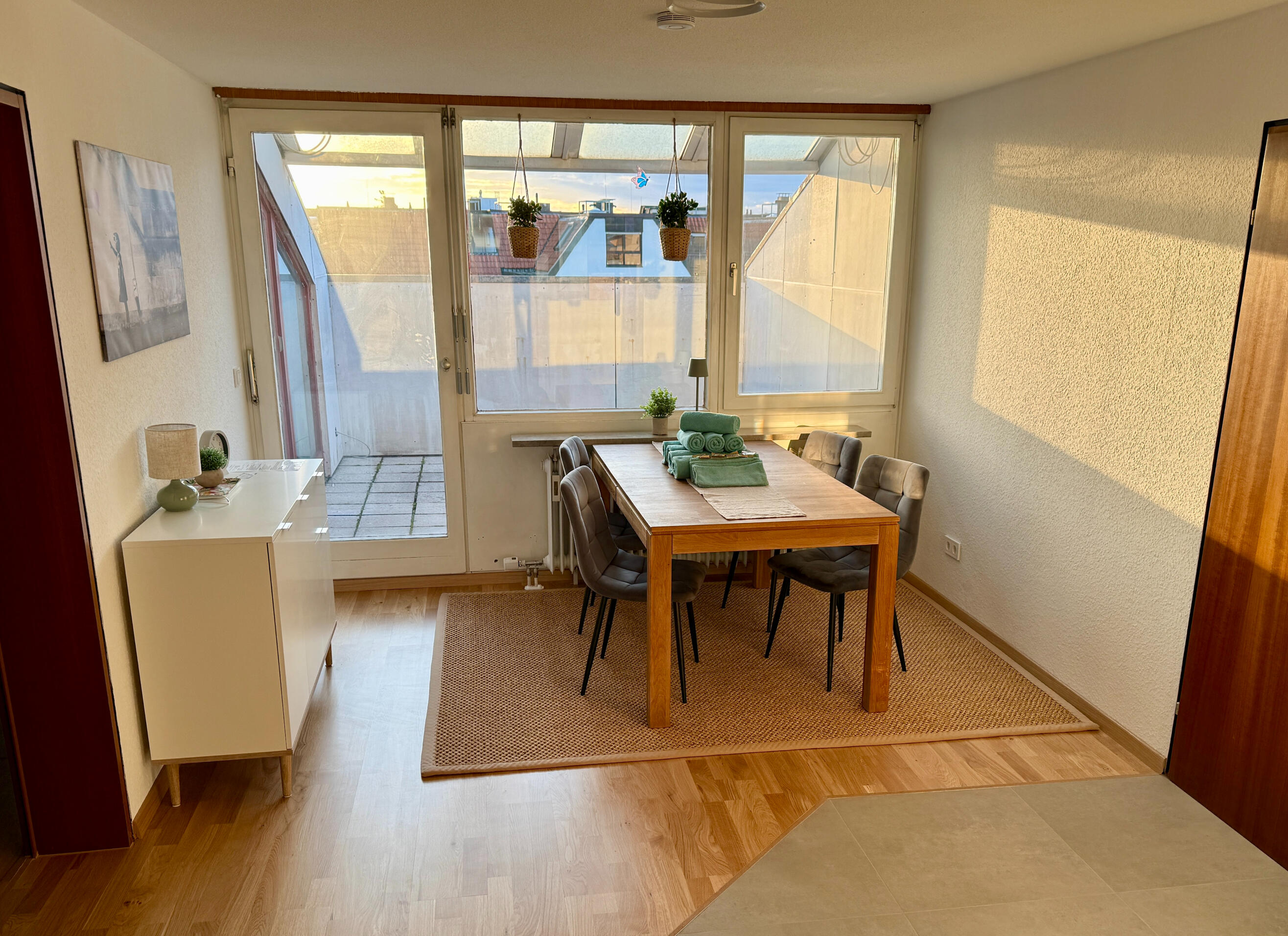 West-Dachterrasse bei Abendlicht / Sonnenuntergang